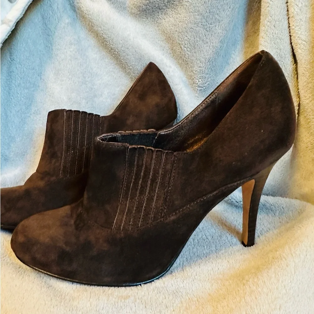 Cole Hahn Nike Air Brown Suede pumps 6.5 EUC